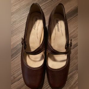 MaryJane pumps Softspots 11M 1-1/2 inch heel.